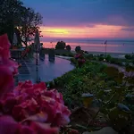Le Manoir Des Impressionnistes - Bord De 4* Онфлёр
